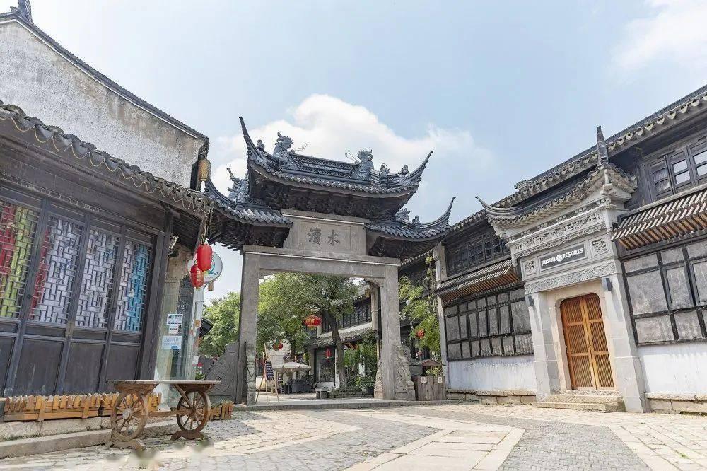 职场微信礼仪的准则是律己敬人，在职场中怎样才能如鱼得水？游戏画面